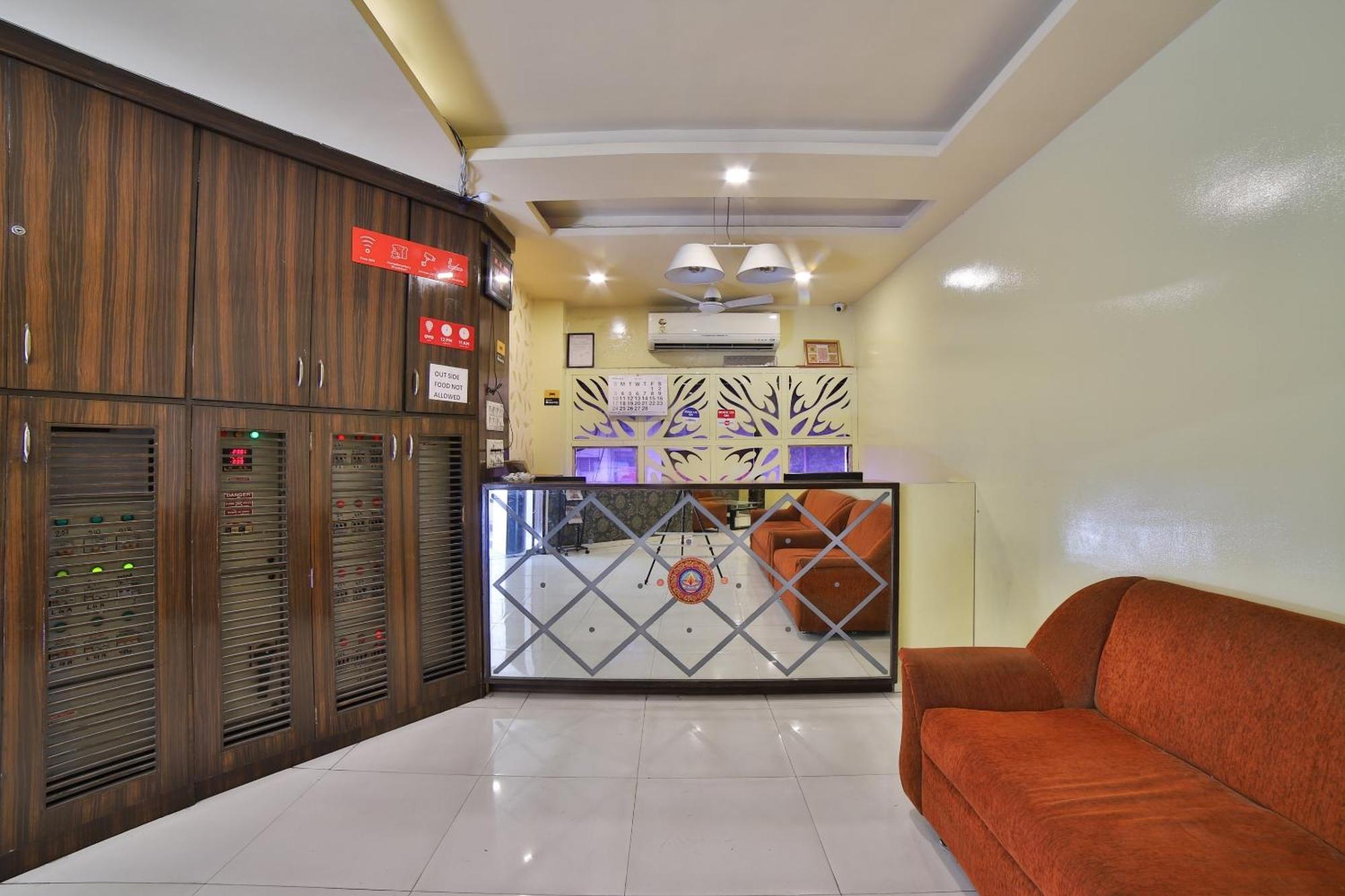 Capital O Kalash Residency Ahmedabad Exterior photo