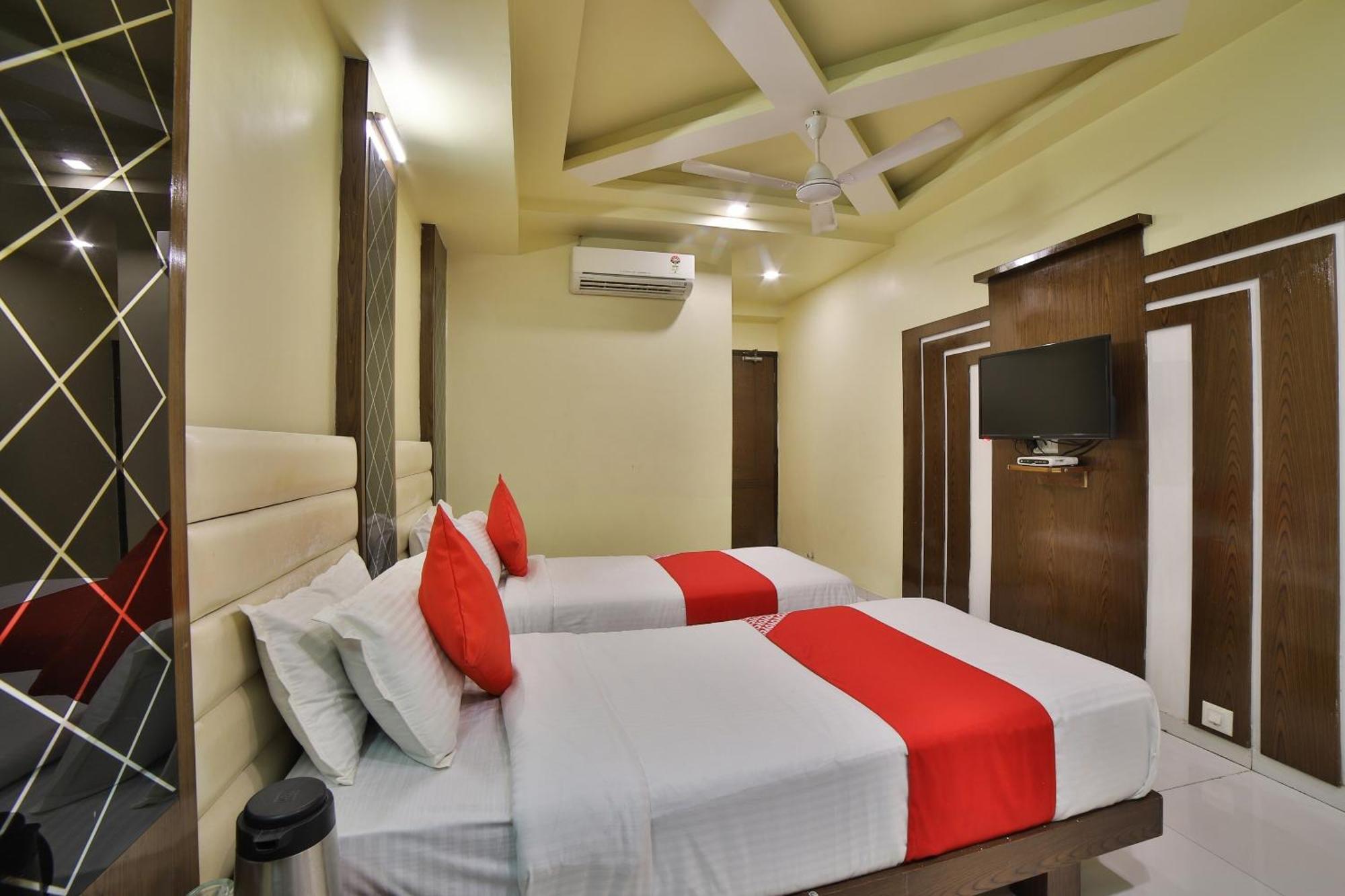 Capital O Kalash Residency Ahmedabad Exterior photo