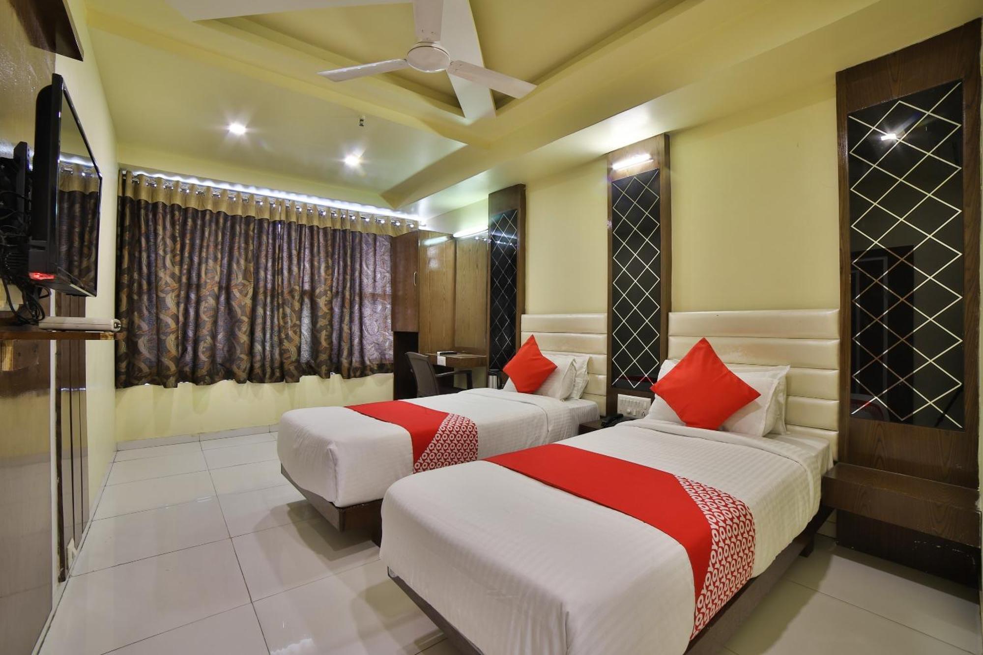 Capital O Kalash Residency Ahmedabad Exterior photo