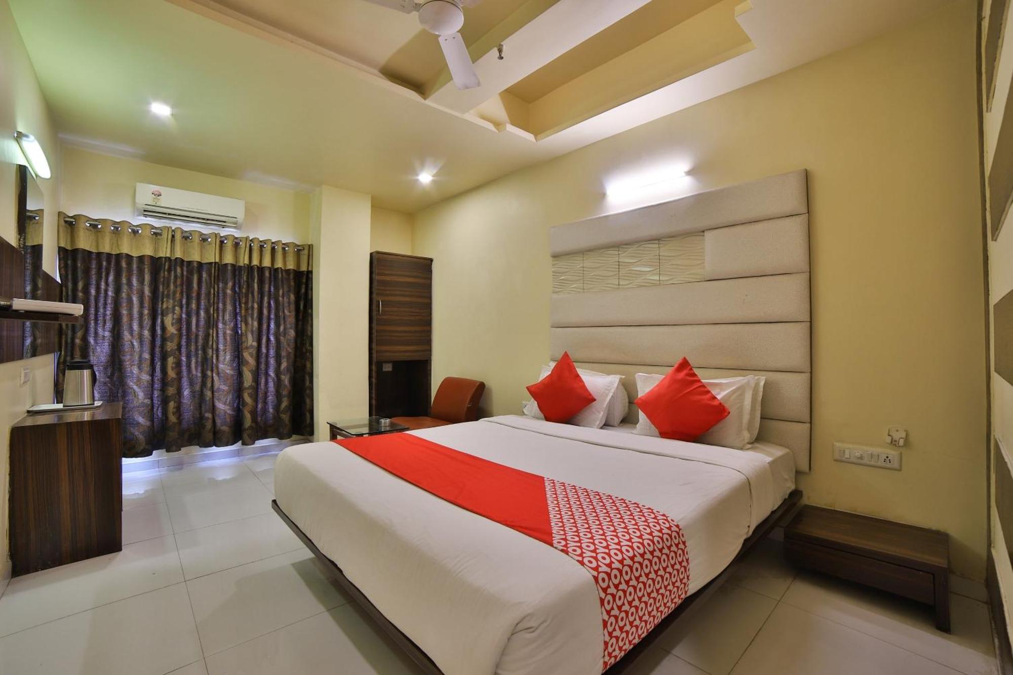 Capital O Kalash Residency Ahmedabad Exterior photo