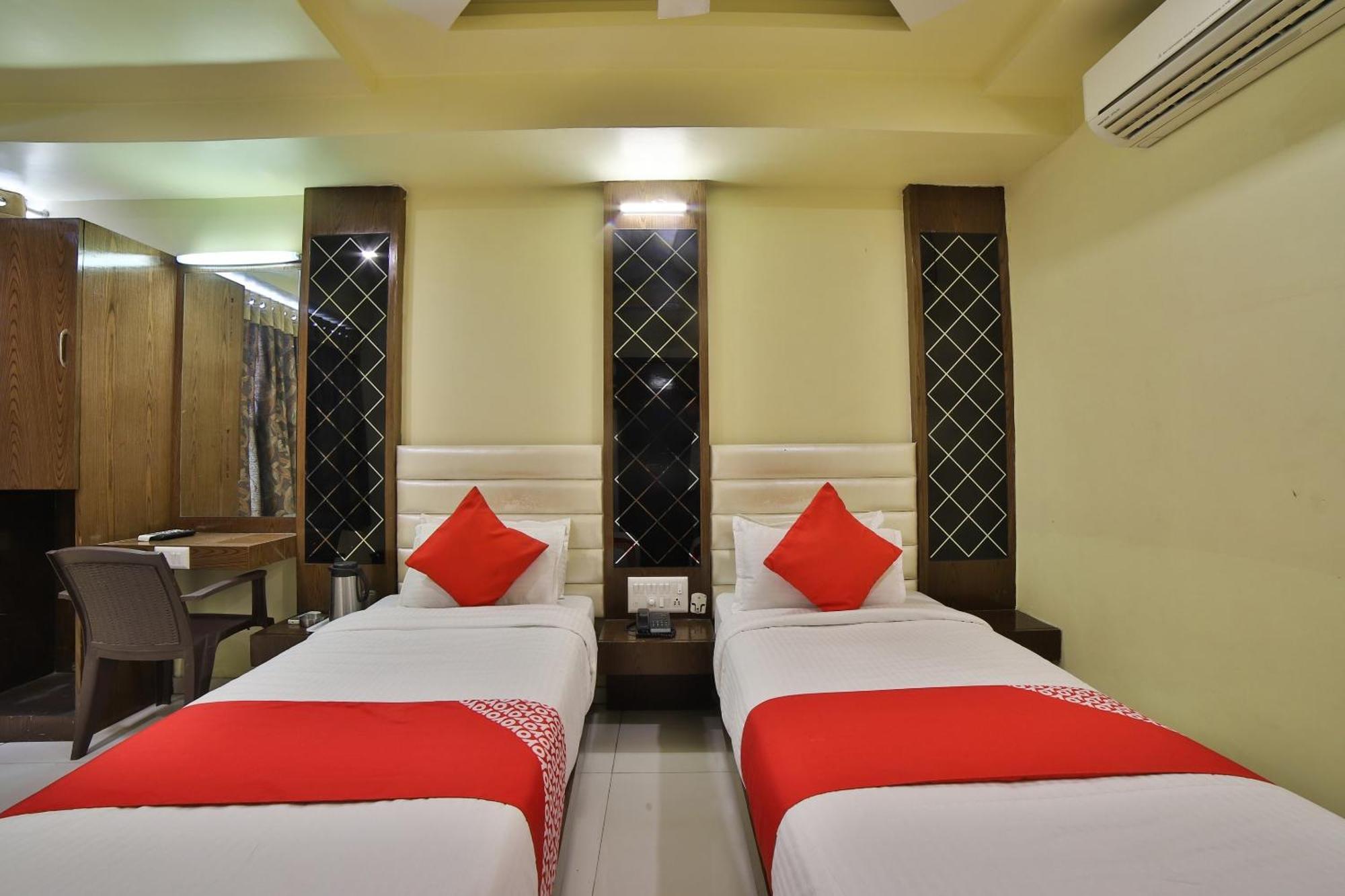 Capital O Kalash Residency Ahmedabad Exterior photo