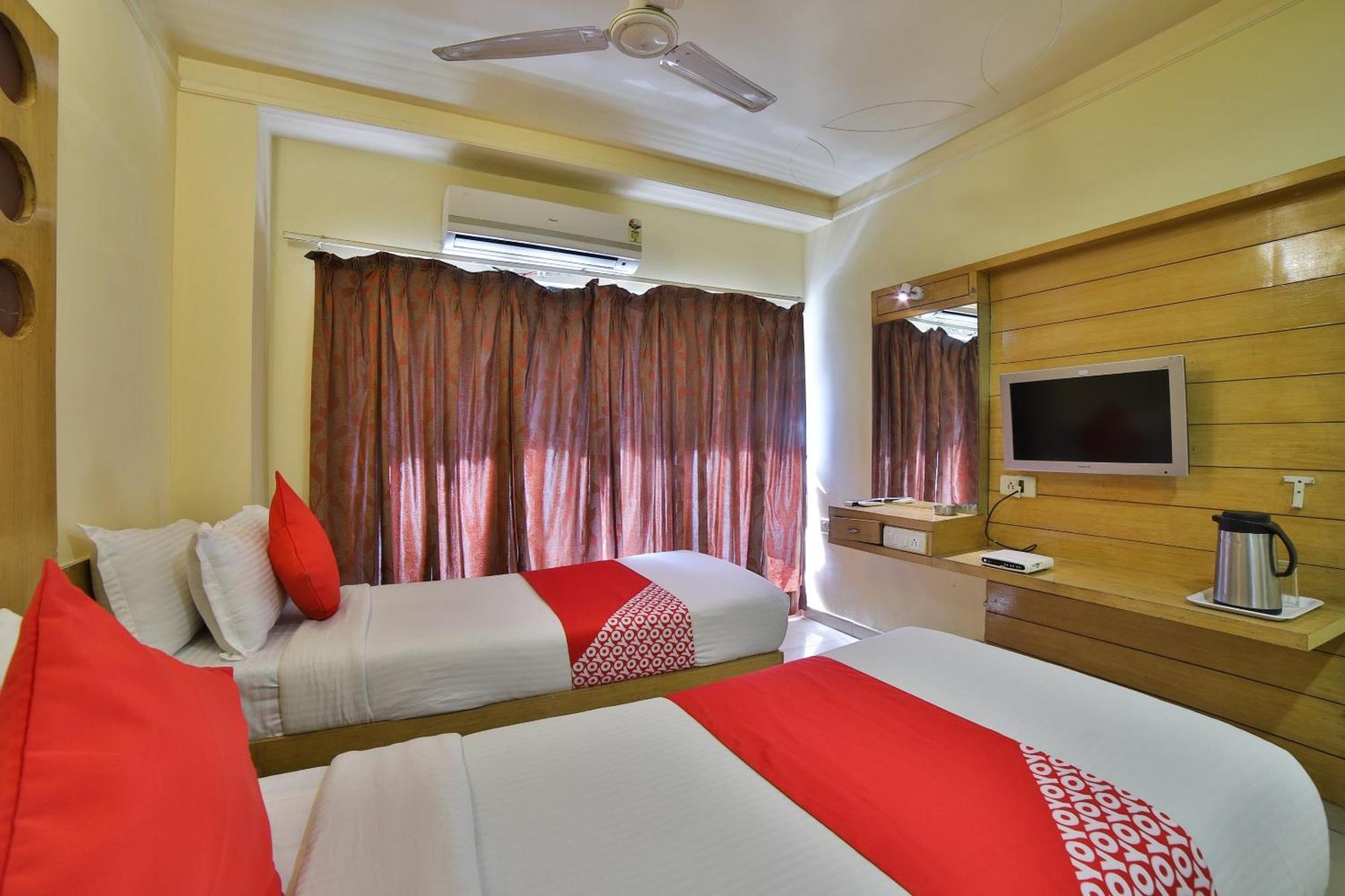 Capital O Kalash Residency Ahmedabad Exterior photo