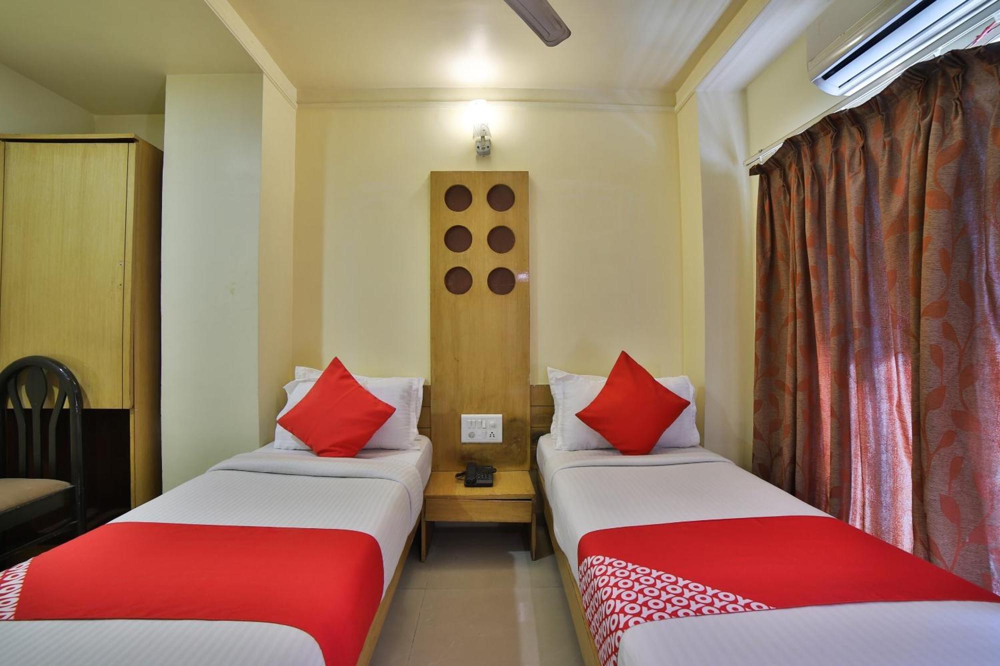 Capital O Kalash Residency Ahmedabad Exterior photo